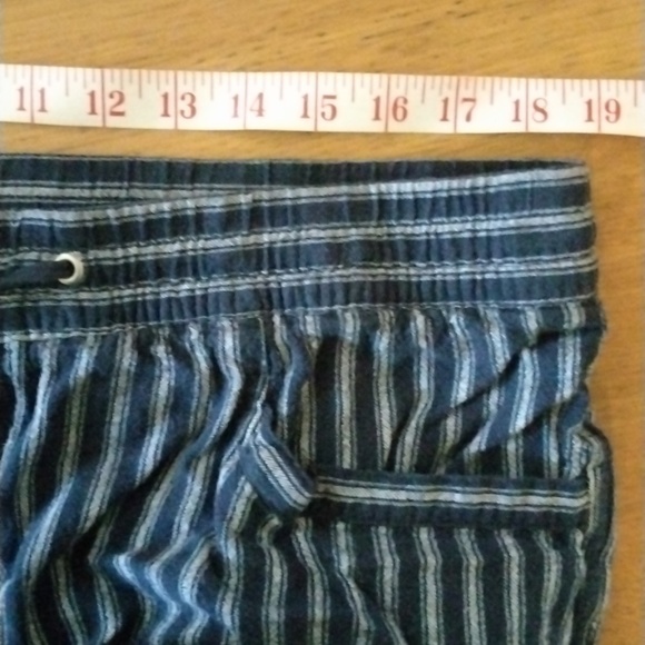 Size XL 55% linen navy striped shorts. By the Gap.So lightweight and comfy. - Picture 11 of 12
